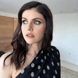 Alexandra Daddario 