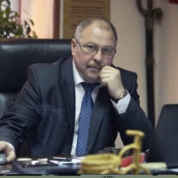 Саня читает