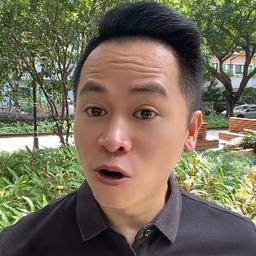 三抬激动户外公园黑衣男