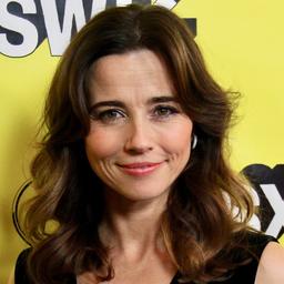 Linda Cardellini (Herself)