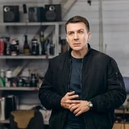 Паша Семенов (Антон Васильев) 