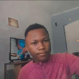 Jeune garçon de 18ans masculin 